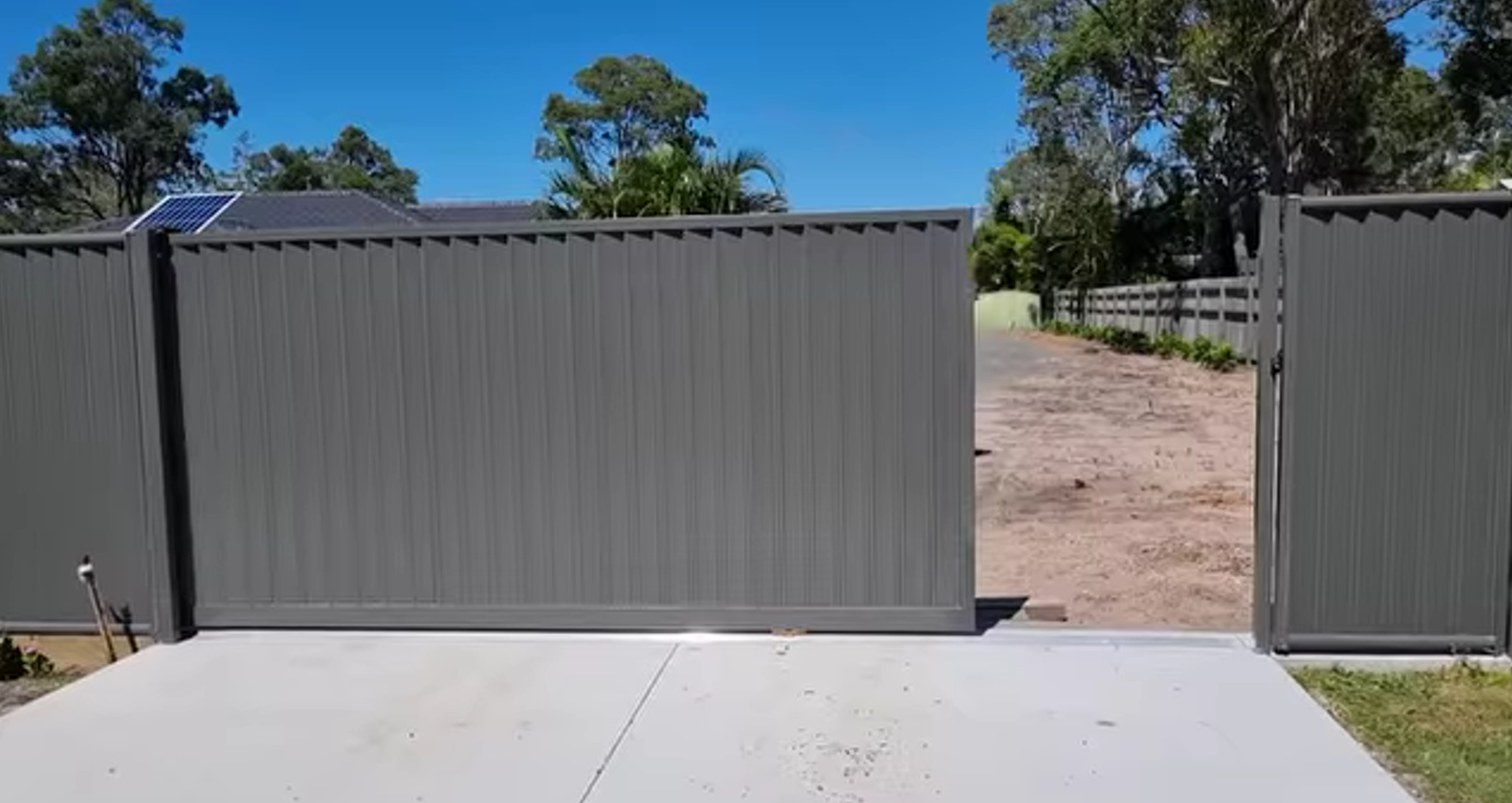 cwfencing(22) white and multicolored beach ball